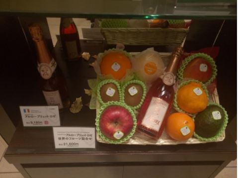 FRUITS SOLD LIKE JEWELRIES: A LOOK INSIDE JAPAN’S SEMBIKIYA FRUIT EMPORIUM